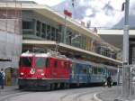 Arosa Express wartet auf seine Abfahrt am neuen Bahnsteig 2 in Chur.(15.05.2006)