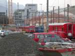 Chur Bahnhofplatz (20.11.2004) Whrend des Umbaus des Bahnhofplatzes mitsamt den neuen Geleisen fr die Arosabahn herrscht dort ein Riesengedrnge.