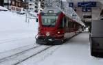 Ein Regio nach Chur wird im Bahnhof Arosa zur Abfahrt bereit gestellt.