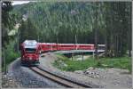 R1448 mit Allegra 3506 auf der unteren Brücke oberhalb von Litzirüti.