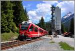 R1433 mit ABe 8/12 3515 passiert die Betonaufbereitungsanlage kurz vor Arosa.