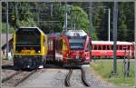 R1452 mit Allegra 3515 kreuzt die Diesellok D2 28702 in Langwies.