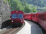 RhB,Arosabahn Kreuzung mit Gegenzug
in Richtung Chur am 08.07.03