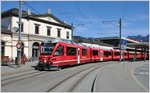 R1437 mit Allegra ABe 8/12 3505 auf dem Churer Bahnhofplatz.