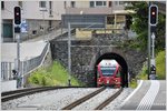 Um den Zug zu umfahren muss ABe 8/12 3515 in Arosa ins Gefälle und hinter die Einfahrweiche am Ausgang des Arosatunnels zurücksetzen.