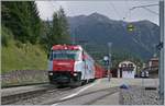 In Bergün wartet die Ge 4/4 650 mit einem Albula Schnellzug von St.Moritz nach Chur auf die Abfahrt.
13. Sept. 2017