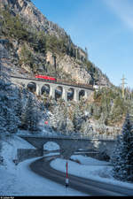 RhB Ge 6/6 II 705 mit Güterzug Landquart - Samedan am 28. November 2018 auf dem Rugnux-Viadukt.
