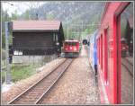 Begegnung mit Ge 6/6 II 701  Raetia  in der Kreuzungsstation Muot. (08.05.2007)