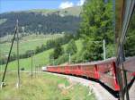 Ge 4/4 III Coop 641  Maienfeld  mit coop-Werbung mit dem D 1141 Chur - St. Moritz zwischen Bergn/Bravuogn und Preda; 12.08.2005 (aus dem Zug fotografiert)