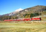 RhB Schnellzug GLACIER-EXPRESS H 905 von St.Moritz nach Zermatt am 14.10.1999 kurz vor Bever mit E-Lok Ge 4/4II 624 - B 2347 - WR 3817/3816 - A 1223 - B - A. Hinweis: Fotostelle ist knapp 5 Minuten vom Bahnhof Bever, Richtung Samedan am Ortsausgang Bahnbergang links. 