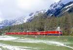RhB Schnellzug 525 von Chur nach St.Moritz am 26.02.1998 in Val Bevern mit E-Lok Ge 4/4III 641 - D 4221 - B 2347 - B 2381 - B 2392 - A 1225 - A 1224- B - B:. Hinweis: Lok noch ohne Werbung! 
