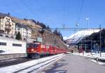 RhB Schnellzug 525 von Chur nach St.Moritz am 26.02.2000 Einfahrt St.Moritz mit E-Lok Ge 6/6II 705 - D 4224 - B 2356 - B 2362 - B 2391 - A 1233 - A 1269 - FO PS 4011 - B 2260 - B 2375 - B 2268. 