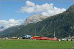 Die RhB Ge 4/4 III 647 mit ihrem Albulaschnellzug St.Moritz - Chur hat Bever hinter sich gelassen und fhrt nun ins Val Bever Richtung Preda. 12. Sept. 2011 