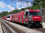 Die Ge 4/4 III mit werbung  RhB Team  im Bf. Filisur, mit ein RE Zug von Chur nach St. Moritz - 25-06-2014