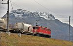 Herbst im Engadin bei Bever. Güterzug mit Ge 6/6 II 701  Raetia  auf dem Weg nach Samedan. (02.11.2016)