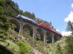 Mitten auf der  Alpenachterbahn  ist hier Ge 4/4 III 647  Grsch  am 14.06.2006 unterwegs. Sie hat soeben den 662m langen Rugnux-Kreiskehrtunnel verlassen und strebt nun bergwrts weiter dem Albula 2-Viadukt zu. Reine Wanderzeit bis hierher wre brigens ab Preda eine gute Stunde. 