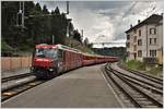 RE1140 aus St.Moritz mit Ge 4/4 III 642  Breil/Brigels  in Reichenau-Tamins. (21.07.2017)