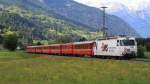 Albulaschnellzug RE 1153 von Chur nach St. Moritz mit Ge 4/4 III 643  Vals  kurz nach Cazis. (18.05.2013)