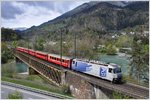 RE1140 mit Ge 4/4 III 649  Lavin   aus St.Moritz auf der Hinterrheinbrücke bei Reichenau-Tamins. (27.04.2016)