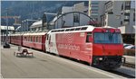 Der RE1128 nach Chur mit Ge 4/4 III 645  Tujetsch  kreuzt uns in Thusis. (02.11.2016)