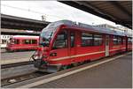 S2 1553 nach Thusis mit ABe 4/16 3104 und IR1133 nach St.Moritz mit ABe 8/12 3514 in Chur. (24.10.2017)