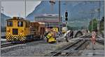 Tm 2/2 84 mit Schotterwagen auf der neuen Brücke über die Landquart, die einerseits die Doppelspur Richtung Malans aufnimmt und andererseits als Zufahrt zum neuen Bahndienstzentrum dient.