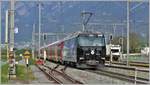 IR1156 nach Chur mit Ge 474 III 648  Susch  am Schluss bei Felsberg.