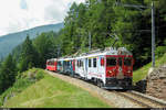 Genau ein Jahr nach dem vorherigen Bild, am 14. Juli 2010, entstand dieses Foto von den ABe 4/4 III 51 und 52 oberhalb von Cadera. TW 51 trägt eine Ganzwerbung für die Aufnahme der Albula- und Berninastrecke in das UNESCO Welterbe, TW 52 macht Werbung für das 100-jährige Bestehen der Berninastrecke.