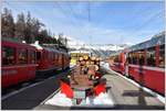 R1636 nach St.Moritz mit ABe 4/4 III 53  Tirano , Spurpflug, BEX953 und R1936 nach Scuol-Tarasp in Pontresina. (24.11.2017)
