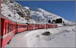 R1633 mit ABe 8/12 3501 zwischen Bernina Diavolezza und Bernina Lagalb. (11.12.2018)