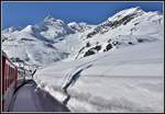 Die Schneehöhe auf der Alp Bondo unterhalb vom Piz d`Arlas 3357m ist noch beträchtlich als R4621 mit ABe 8/12 3508 Richtung Ospizio Bernina fährt. (17.04.2019)