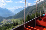 Da hinunter fahren wir! Ausfahrt aus dem Bahnhof Alp Grüm in der 180 Grad-Kurve mit der fantastischen Aussicht in die Tiefe.