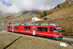 Triebzug 'Allegra' 3515 steht mit dem Regionalzug von St. Moritz nach Tirano im Bahnhof Alp Grüm (2091 müM). Alp Grüm, 22.10.2024