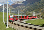 Schöne Fotokurve oberhalb Poschiavo: Triebzug 'Allegra' 3508 fährt mit dem Bernina-Express von Chur nach Tirano durch die fotogene S-Kurve oberhalb Poschiavo.