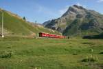 Der erste Zug, der auch Reisezugwagen ber den Berninapass bringt, ist der 1613, hier mit ABe 4/4 54 und 52 am 31.7.2008 oberhalb Bernina Lagalb, mit Piz Albris im Hintergrund.