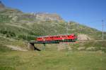 Nur in der Hochsaison fhrt Zug 825 von St. Moritz nach Ospizio Bernina. Er besteht jeweils nur aus zwei ABe 4/4, am 31.7.2008 waren es die Triebwagen 44 und 47. Aufnahme auf der oberen Berninabachbrcke. 