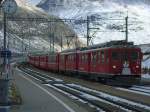 ABe 4/4 II Nr. 44 und 46 mit Zug in Richtung Pontresina fhrt soeben in Bernina-Suot ein, 16. Okt. 2009, 15:31
