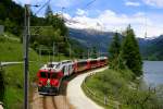 Das Glck, einen Allegra zusammen mit einem Expresszug zu fotografieren, war mir am 3. Juni nicht vergnnt. BEX 973 St. Moritz - Tirano war mit den Triebwagen 55 und 53 bespannt, zu sehen bei Miralago am Lago di Poschiavo. 