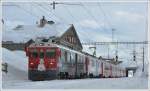 R1644 mit ABe 4/4 III 52  Brusio  und 51  Poschiavo  nach St.Moritz hlt ebenfalls kurz in Ospizio Bernina 2253m. (22.02.2011)