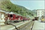 Ein Bernina Regionalzug beim Halt in Poschiavo wartet auf die Weiterfahrt nach Tirano.
Gescanntes Negativ vom September 1993 