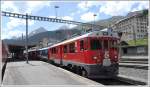 BerninaExpress 975 nach Tirano steht bereit zur Abfahrt in St.Moritz mit den zwei ABe 4/4 III 54  Hakone  und 53  Tirano . (21.06.2012)