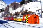 RhB Schneerum-Extrazug fr GRAUBNDEN TOURS 9448 von Cavaglia nach Alp Grm am 31.01.1998 in Alp Grm mit Triebwagen ABe 4/4II 47 - ABe 4/4II 44 - B 2092 - Xk 9132. Hinweis: gescanntes Dia
