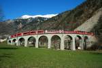 Der Bernina Express auf dem Kreisviadukt von Brusio; 23.02.2014