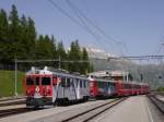 Doppeltraktion der beiden Triebwagen ABe 4/4 III 51  Poschiavo  und 56  Corviglia  vor RhB Bernina-Express BEX 973 St. Moritz - Tirano bei Einfahrt in Pontresina; 09.06.2014
