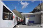 ABe 8/12 3512 wartet einen Gegenzug ab in Bernina Lagalb. (27.07.2015)