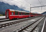 Eine Wagengruppe vom Bernina Express steht am 21.7.2016 abgestellt im Bahnhof St.