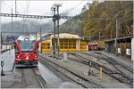 R1648 mit ABe 8/12 3506 nach St.Moritz wartet in Poschiavo auf den Bernina EXpress 951. Hinter dem Depot steht ABe 4/4 III 52  Brusio . (05.11.2016)