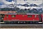 R1932 mit Ge 4/4 II 613  Domat/Ems  in Pontresina.