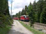 Rhtische Bahn 2008 - nachschuss auf die schiebende Ge 4/4 II 615  Klosters  mit ihrem R 1937 bei Carolina am 08.06.2008. Vielleicht etwas zu frh ausgelst.