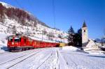 RhB - Regioexpress 1237 von Scuol nach Landquart am 15.12.2007 Einfahrt Lavin mit E-Lok Ge 4/4 II 630 - B 2349 - D 4207 - B 2343 - B 2392 - B 2427 - A 1240  